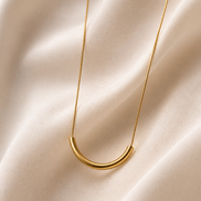 Ardenluxe gold spine bar necklace in Kenya